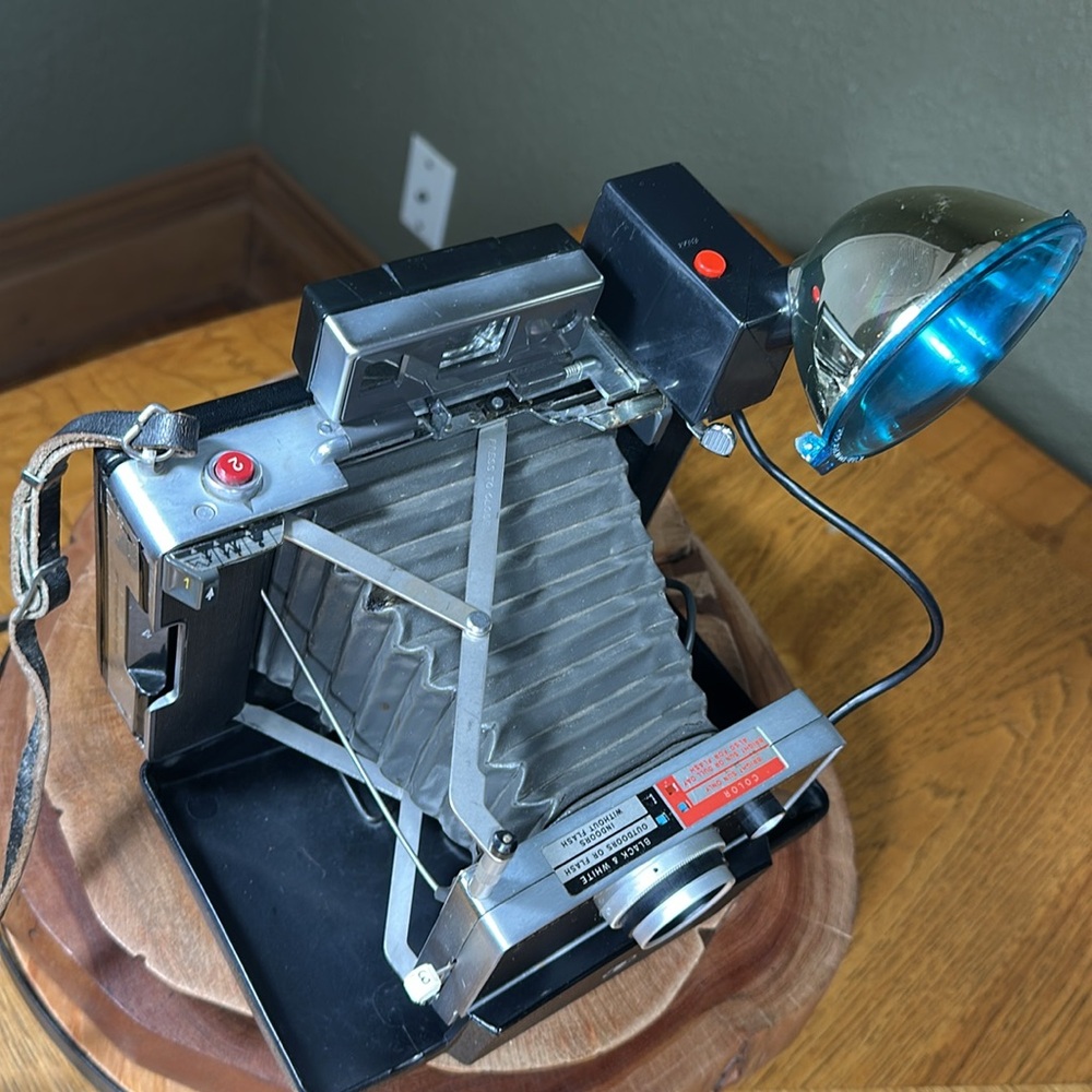 POLAROID Land Camera Automatic 100 w/ Model 268 Flash - Picture 10 of 16
